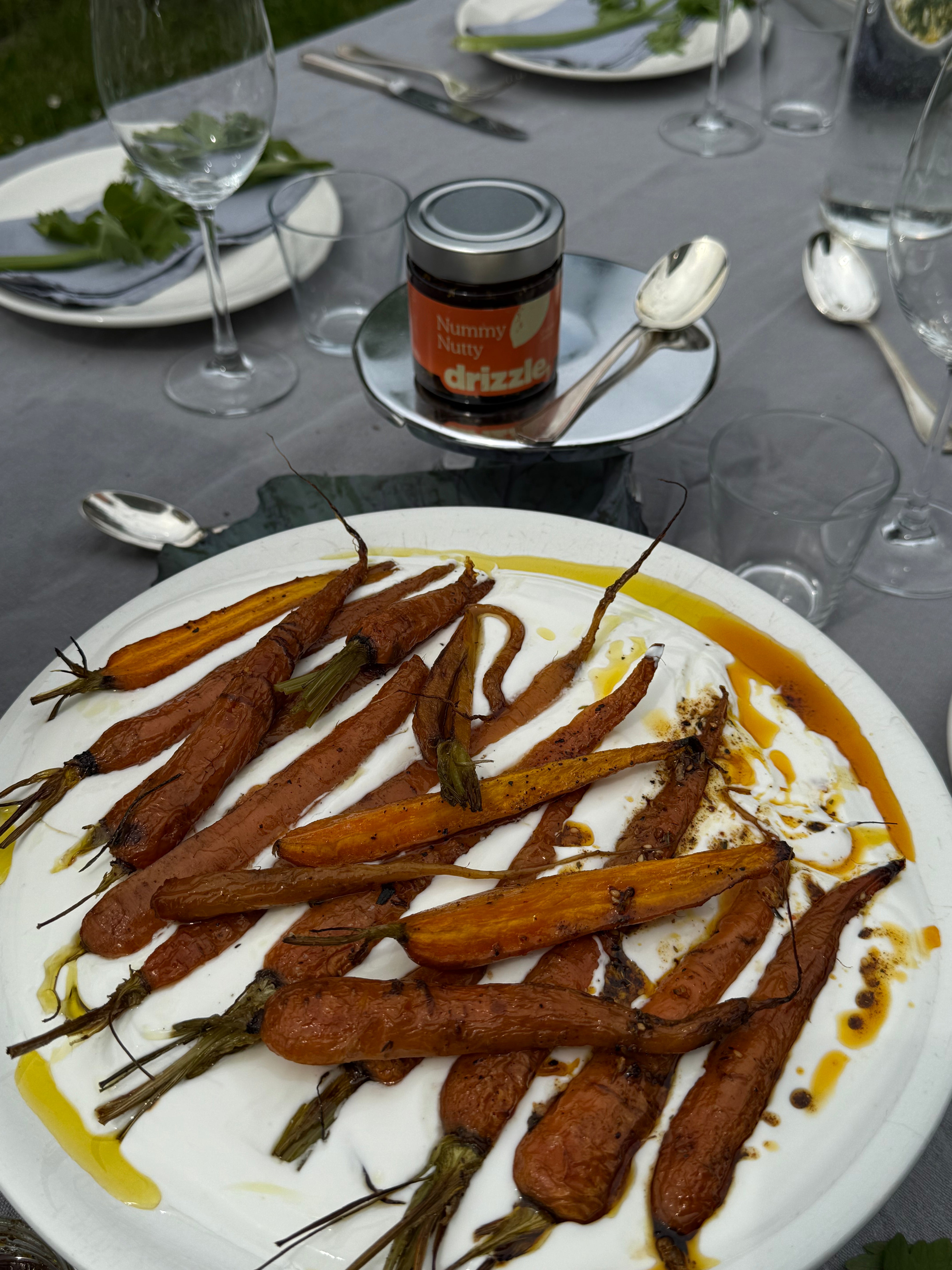 Geroosterde wortelen met labneh en Nummy Nutty